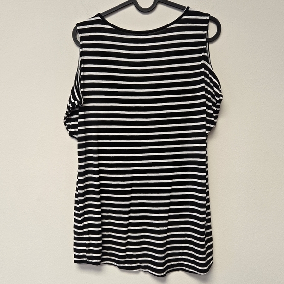 Jessica Simpson Rule Breaker Cold Shoulder Top Black Stripes M - Picture 3 of 8